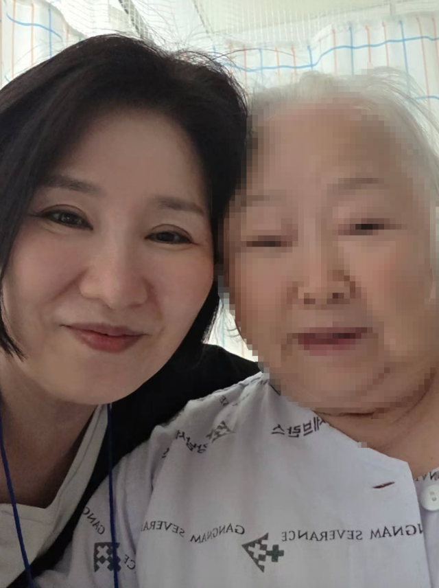 이호선이 응급 상황을 겪었던 어머니의 근황을 전하며 애틋한 마음을 드러냈다. / 이호선 SNS