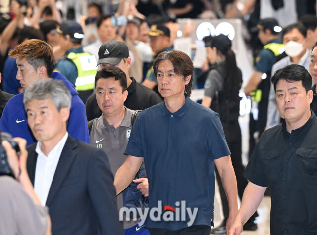 ▲ 숙일 줄 모르는 고개. 당당한 발걸음.