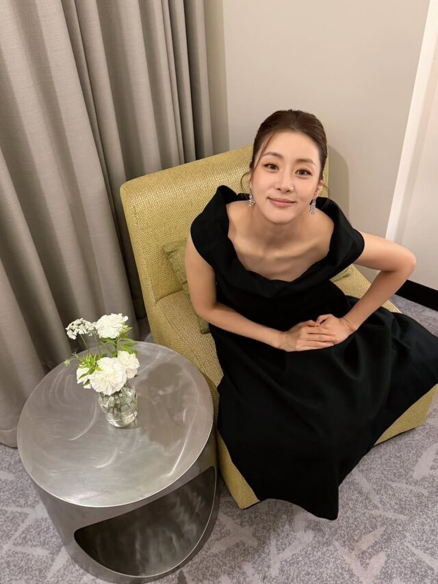 강소라가 부산 여행 중 여유로운 일상을 공개하며 팬들의 시선을 사로잡았다. / 강소라 SNS