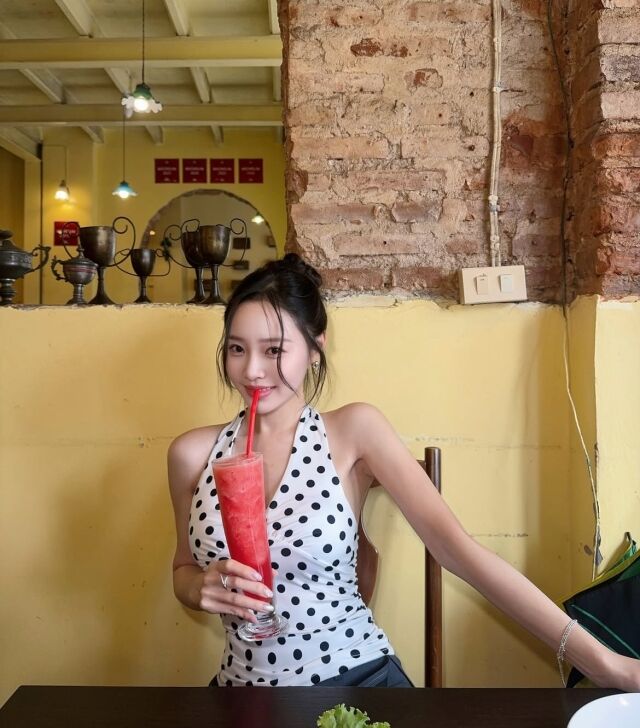 이솔이가 청량한 여름 일상을 공개했다. / 이솔이 SNS