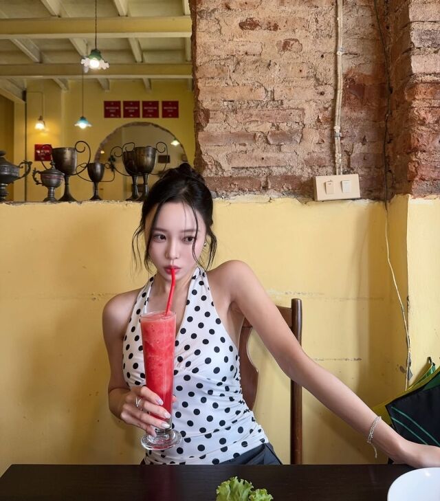 이솔이가 청량한 여름 일상을 공개했다. / 이솔이 SNS