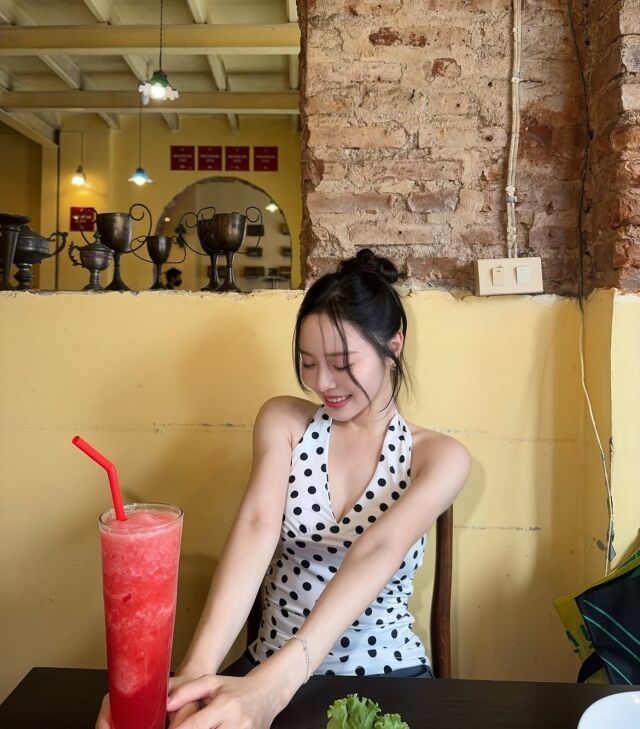 이솔이가 청량한 여름 일상을 공개했다. / 이솔이 SNS