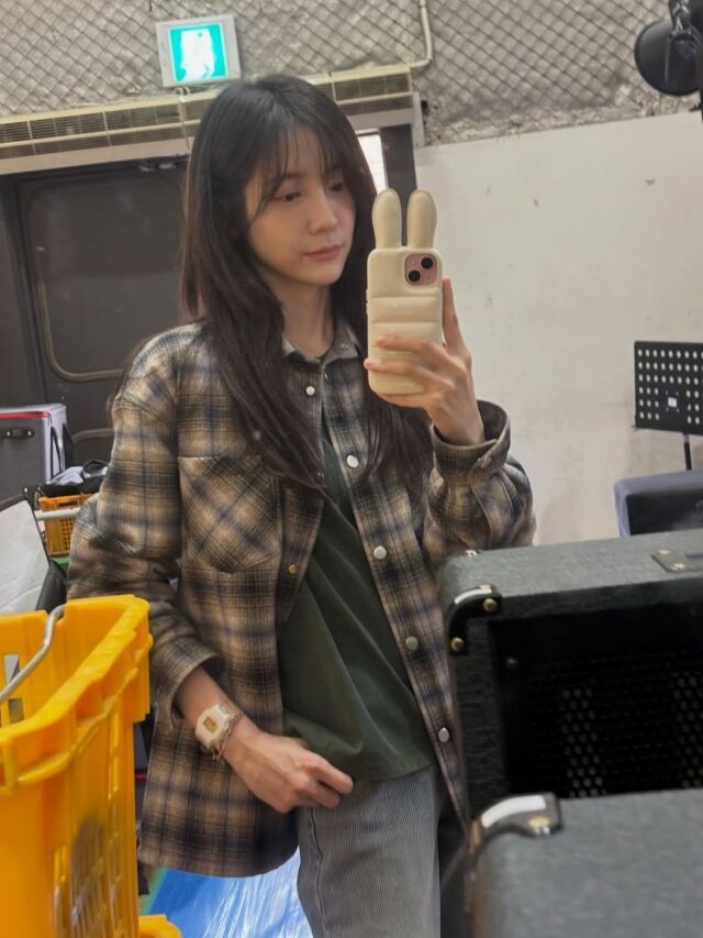 박지현이 드라마 촬영 현장에서의 일상을 공개하며 작품을 향한 애정을 드러냈다. / 박지현 SNS