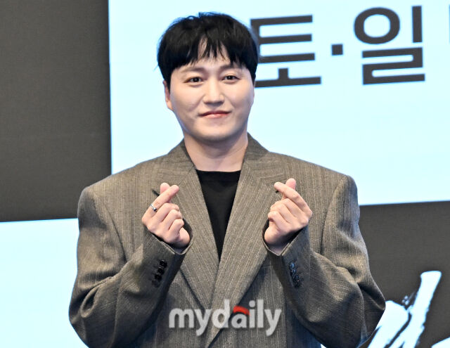 배우 김대명이 1일 오후 서울 신도림 더세인트에서 진행된 KBS 2TV 새 토일드라마 '결혼의 완성' (극본 정재하, 연출 김정현 김민태) 제작발표회에서 포토타임을 갖고 있다. / 송일섭 기자 andlyu@mydaily.co.kr