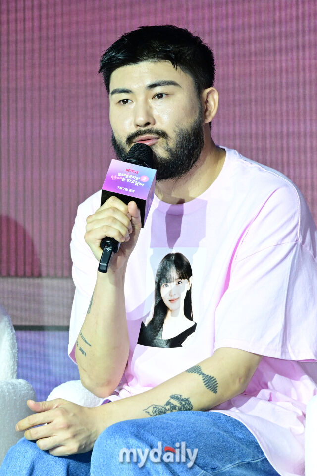 카더가든이 강한나 티셔츠를 직접 만들었다고 이야기를 하고 있다.