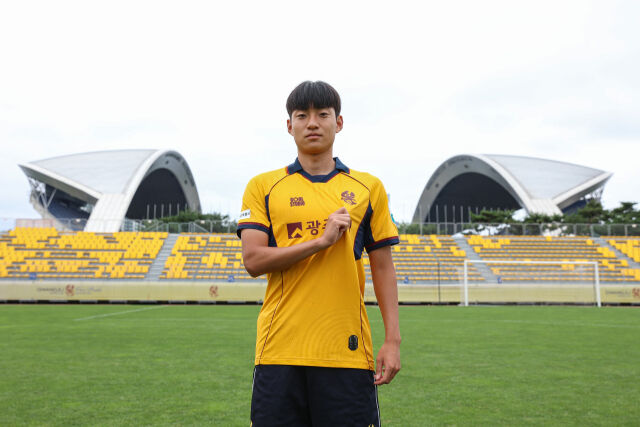 광주FC가 2일 유스 출신 김우진의 콜업 소식을 발표했다./광주FC 제공