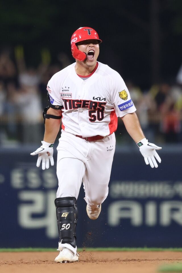 KIA 타이거즈 박상준이 2일 광주 KIA챔피언스필드에서 열린 SSG 랜더스와의 홈 경기서 끝내기안타를 치고 포효하고 있다./KIA 타이거즈 제공