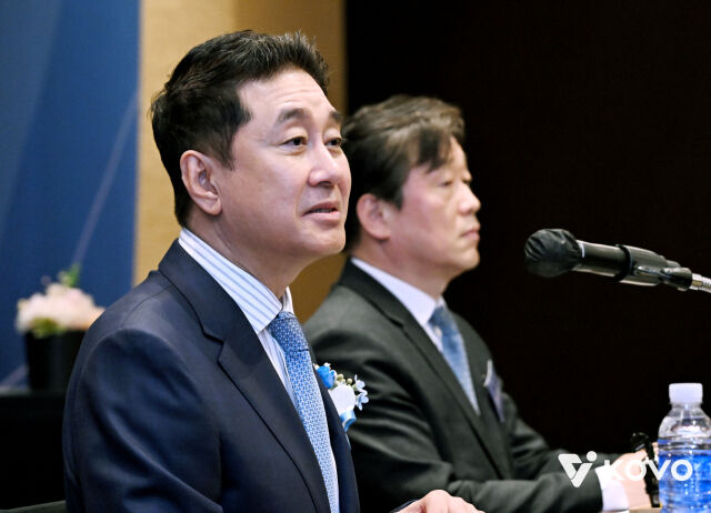 이호진 한국배구연맹 신임 총재가 3일 그랜드하얏트서울에서 열린 한국배구연맹 총재 취임식 기자회견에 참석하고 있다./KOVO 제공