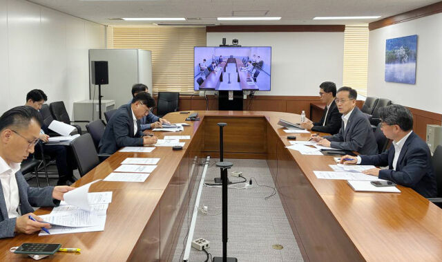 이형일 재정경제부 차관이 3일 오후 서울 종로구 정부서울청사에서 홈플러스 관련 관계기관 전담반(TF) 회의를 주재하고 있다. /재정경제부