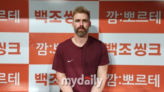 맷 데이비슨이 7월 4일 고척 스카이돔에서 취재진과 인터뷰를 하고 있다./고척=김경현 기자