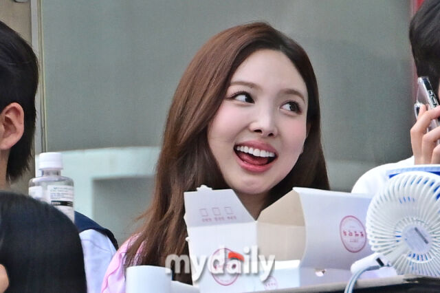 ▲ 야구는 역시 직관. 남은 일은 '승리요정'이 되기위해 응원