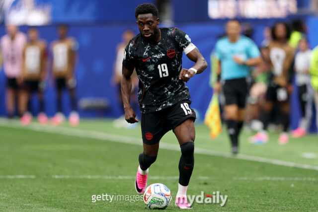 제시 마치 캐나다 축구 대표팀 감독이 5일(한국시각) 미국 텍사스주 휴스턴의 휴스턴 스타디움에서 열린 2026 국제축구연맹(FIFA) 북중미 월드컵 16강 모로코와의 맞대결에서 0-3으로 패배한 뒤 알폰소 데이비스의 결장 이유를 밝혔다. /게티이미지코리아