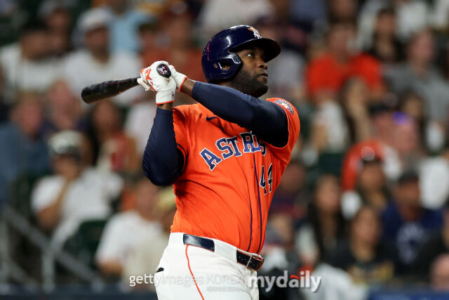 MLB 휴스턴에서 뛰고 있는 요르단 알바레스는 5일(한국시각) 열린 탬파베이와 홈 경기에서 끝내기 2점 홈런을 포함해 한 경기 2홈런을 달성했고 6타점을 쓸어담았다./게티이미지코리아