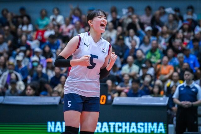 한국 U18 여자배구 대표팀의 아포짓 신은안이 5일 태국에서 열린 2026 아시아배구연맹(AVC) U18 아시아선수권 8강전에서 득점 이후 포효하고 있다./AVC 제공