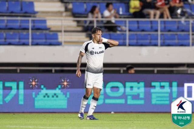 서울 이랜드가 5일 오후 7시 30분 김해종합운동장에서 열린 '하나은행 K리그2 2026' 16라운드 김해와의 원정 경기에서 3-1로 이겼다. 득점한 뒤 세레머니를 하고 있는 서울 이랜드 에울레르./프로축구연맹 제공