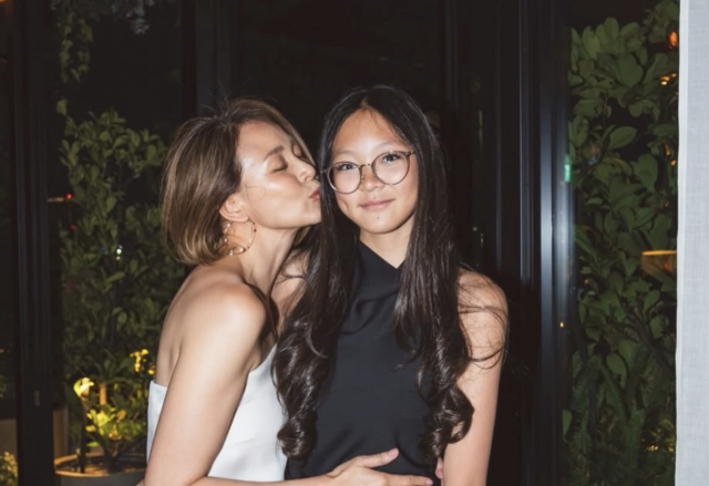 야노시호의 생일파티 현장에서 딸 추사랑의 훌쩍 자란 근황이 함께 공개돼 눈길을 끌었다. / 야노시호 SNS
