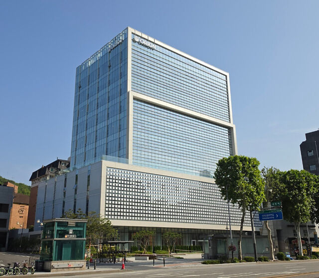 지난달 입주한 오리온의 강남구 도곡동 신사옥. /오리온