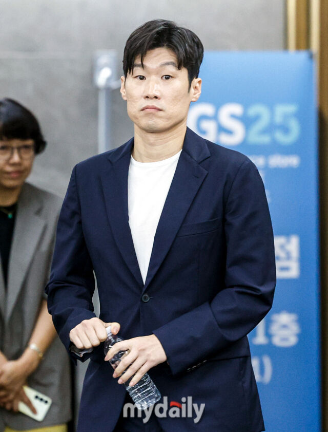 박지성이 6일 오후 서울 잠실 올림픽파크텔에서 진행된 'K-축구 혁신위원회' 출범식에 참석하고 있다.