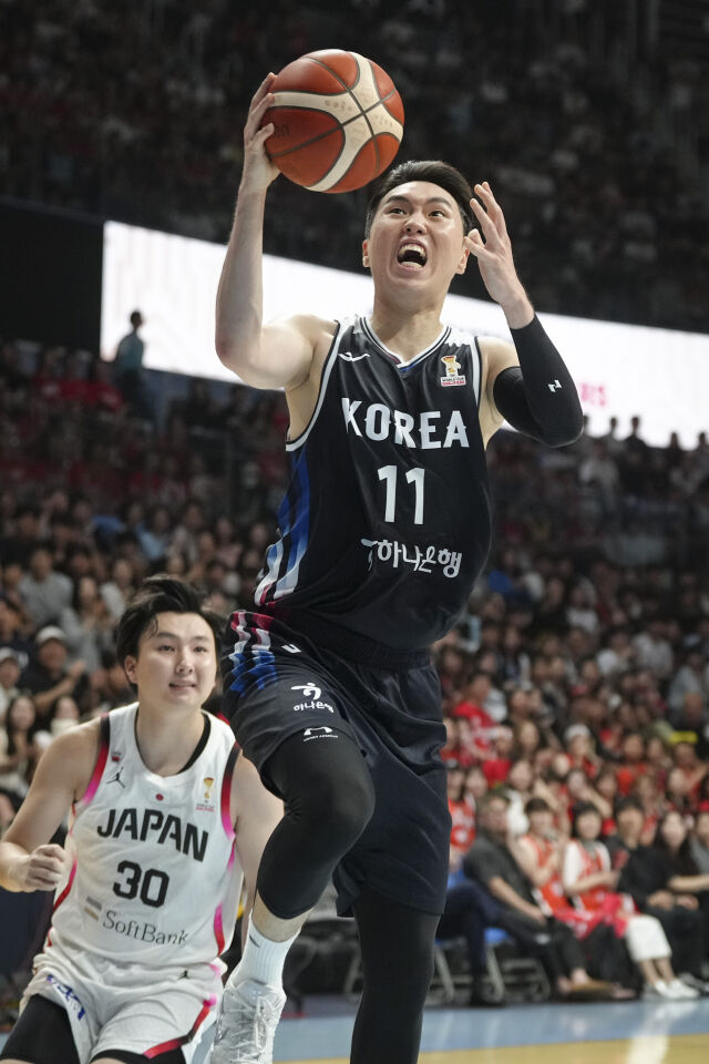 이우석이 7월 6일 고양 소노 아레나에서 열린 일본과의 경기에서 레이업 슛을 시도하고 있다./대한민국농구협회 제공