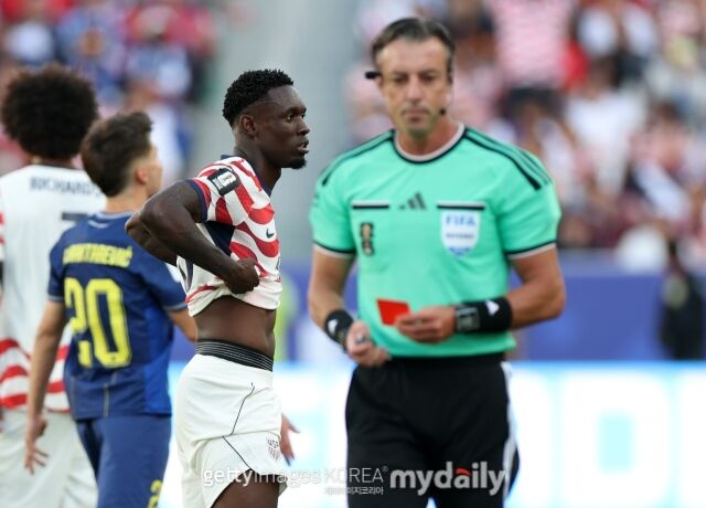 FIFA 징계위원회가 폴라린 발로건의 퇴장 징계를 유예했다. 지난 2일 보스니아 헤르체고비나와의 32강전에서 퇴장을 당한 발로건./게티이미지코리아