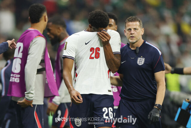 7일 'BBC' 보도에 따르면 잉글랜드축구협회(FA)가 자렐 콴사의 퇴장 징계에 대한 항소를 고려하고 있다. 멕시코와의 16강전에서 퇴장을 당한 콴사(26번)./게티이미지코리아