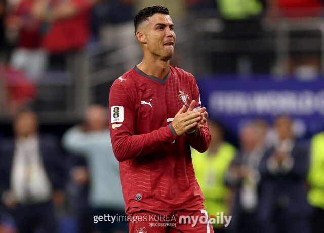 포르투갈이 7일 댈러스 스타디움에서 열린 스페인과의 '2026 국제축구연맹(FIFA) 북중미 월드컵' 16강전에서 0-1로 패했다. 경기 종료 후 눈물을 흘리고 있는 크리스티아누 호날두./게티이미지코리아