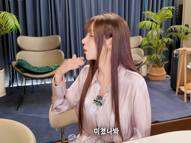 음악에 대해 이야기하던 옐은 눈물을 보였다. / 유튜브 '원마이크'