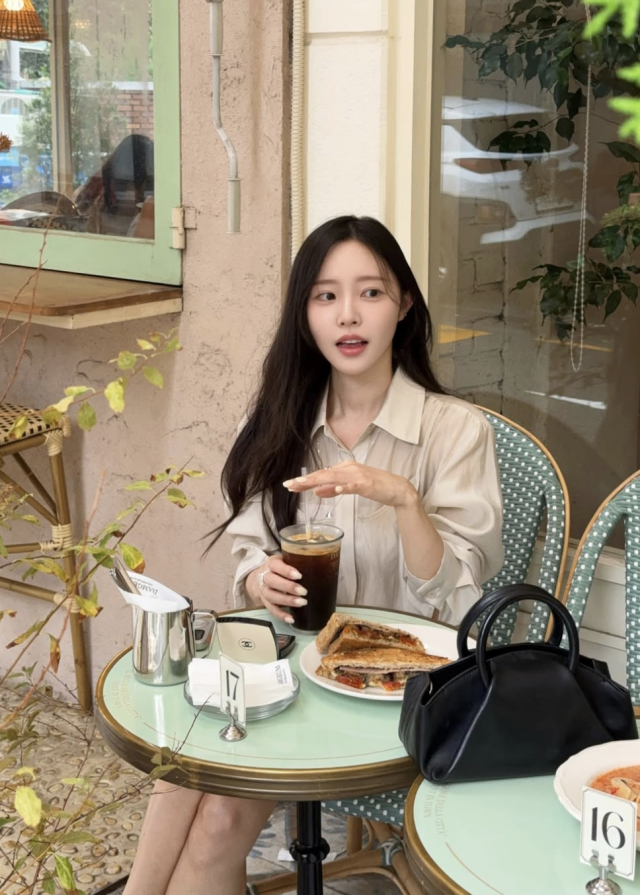 박성광의 아내 이솔이가 남편과 따로 휴가를 즐기는 이유를 공개했다. / 이솔이 SNS