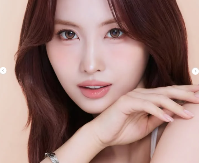 모모는 지난 7일 자신의 SNS 계정에 "너무 귀여운 새로운 색상이 나왔어요"라는 글과 함께 새로운 메이크업을 선보였다./모모 소셜미디어