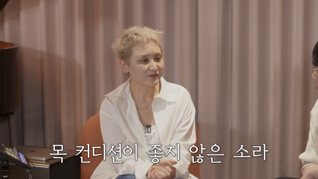 이소라가 건강 문제로 몸무게를 크게 감량한 사실을 밝히며 예전 같지 않은 몸 상태에 대한 고민을 털어놨다. / 유튜브 채널 '성시경 SUNG SI KYUNG'