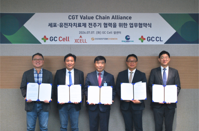 원성용 지씨셀 대표(왼쪽부터), 이의일 엑셀세라퓨틱스 대표, 송시환 코아스템켐온 사장, 배원기 진메디신 전무, 조관구 지씨씨엘 대표. /지씨셀