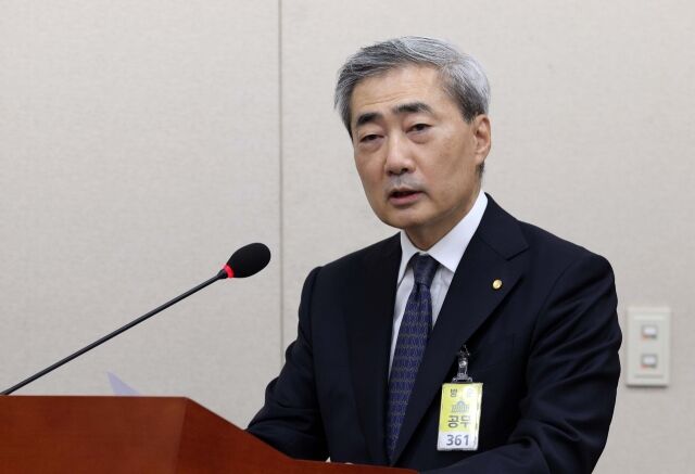 신현송 한국은행 총재가 9일 서울 여의도 국회에서 열린 재정경제기획위원회 전체회의에서 인사말을 하고 있다. /뉴시스