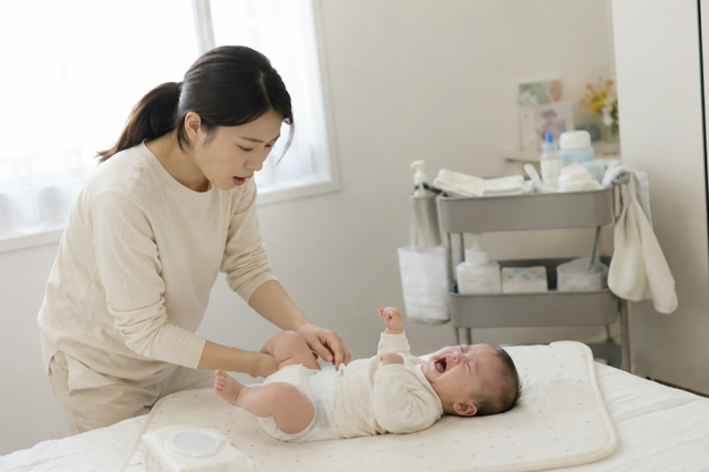 아이 돌보는 엄마. /고려대구로병원(AI 생성이미지)
