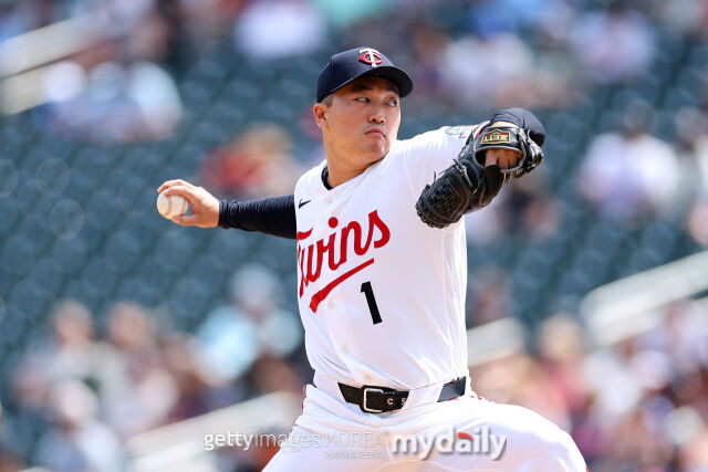 MLB 미네소타 소속 고우석은 10일(한국시각) 열린 클리블랜드와 홈 경기에서 4번째 투수로 등판, 꿈에 그리던 메이저리그 데뷔전을 치렀다./게티이미지코리아