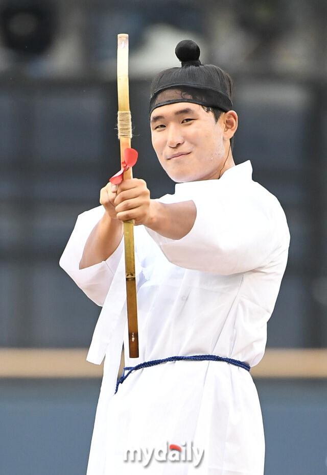 2026년 7월 10일 오후 서울 잠실구장에서 '2026 신한 SOL KBO리그' 퓨처스리그 올스타전이 열렸다. KT 박지훈이 선발투수로 나와 활을 쏘고 있다./마이데일리