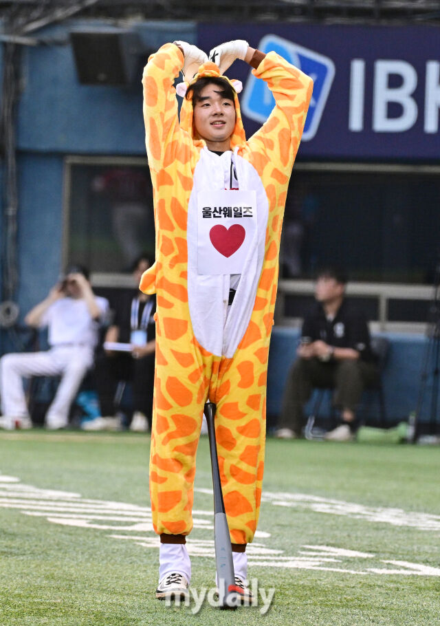 2026년 7월 10일 오후 서울 잠실구장에서 '2026 신한 SOL KBO리그' 퓨처스리그 올스타전이 열렸다. 울산 노강민이 세리머니를 하고 있다./마이데일리