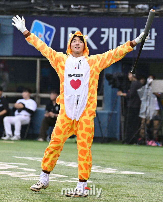 2026년 7월 10일 오후 서울 잠실구장에서 '2026 신한 SOL KBO리그' 퓨처스리그 올스타전이 열렸다. 울산 웨일스 노강민이 세리미너를 하고 있다./유진형 기자