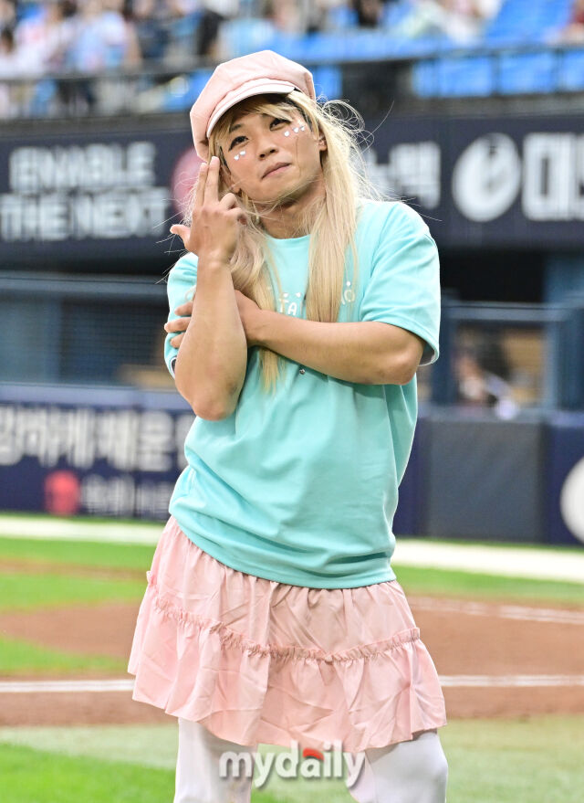 2026년 7월 10일 오후 서울 잠실구장에서 '2026 신한 SOL KBO리그' 퓨처스리그 올스타전이 열렸다. KIA 엄준현이 갸루 세리머니를 하고 있다./마이데일리