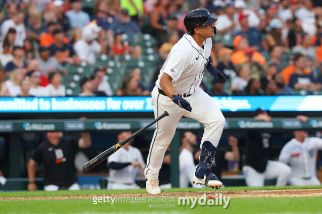 MLB 디트로이트에서 뛰고 있는 에두아르도 발렌시아는 10일(한국시각) 열린 애슬레틱스와 홈 경기 7회말 대타로 나와 데뷔전을 가졌는데 자신의 MLB 첫 타석에서 솔로 홈런을 쏘아올린 주인공이 됐다./게티이미지코리아