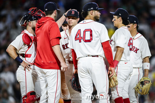 MLB 보스턴 레드삭스 선수단은 전세기 문제로 인해 11일(한국시각) 열리는 뉴욕 메츠와 원정 경기를 정상적으로 시작하지 못했다. 출발이 지연되며 뉴욕에 늦게 도착하는 바람에 두팀의 이날 경기 개시 시간이 연기됐다./게티이미지 코리아