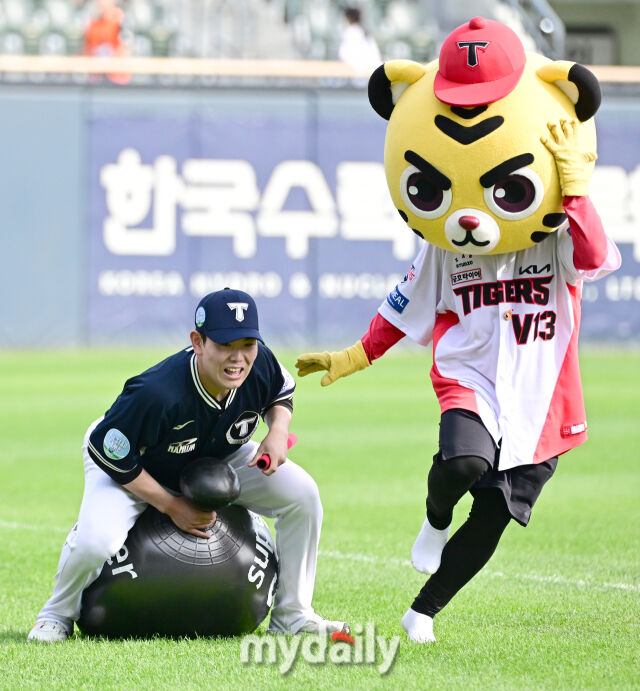 2026년 7월 11일 오후 서울 잠실구장에서 '2026 신한 SOL KBO리그 올스타전'이 열렸다. KIA 성영탁이 썸머레이스에서 경기하고 있다./유진형 기자