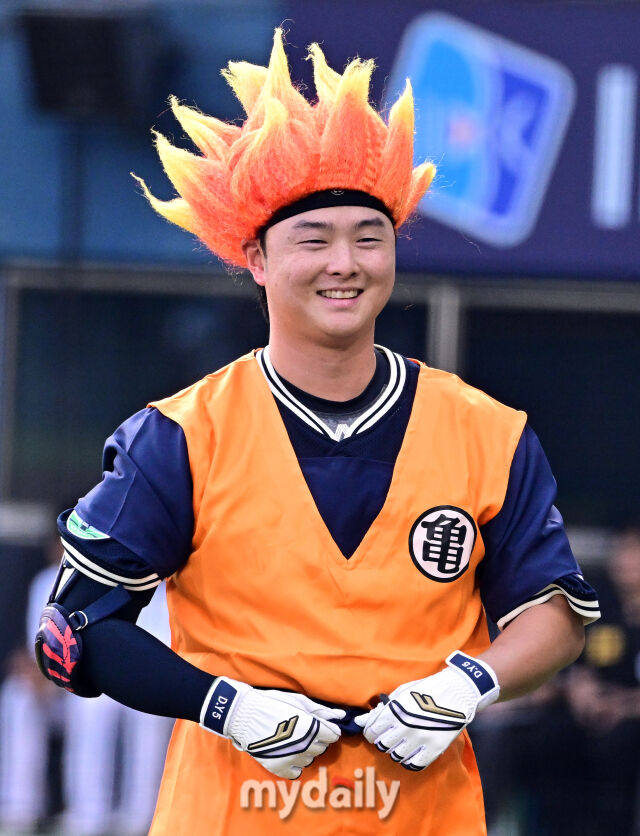 2026년 7월 11일 오후 서울 잠실구장에서 '2026 신한 SOL KBO리그 올스타전'이 열렸다. 한화 이도윤이 4회초 퍼포먼스를 하고 있다./마이데일리