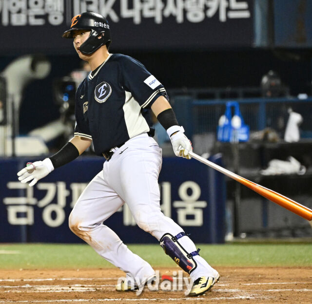 2026년 7월 11일 오후 서울 잠실구장에서 '2026 신한 SOL KBO리그 올스타전'이 열렸다. 한화 허인서가 7회초 선두타자 안타를 치고 있다./유진형 기자