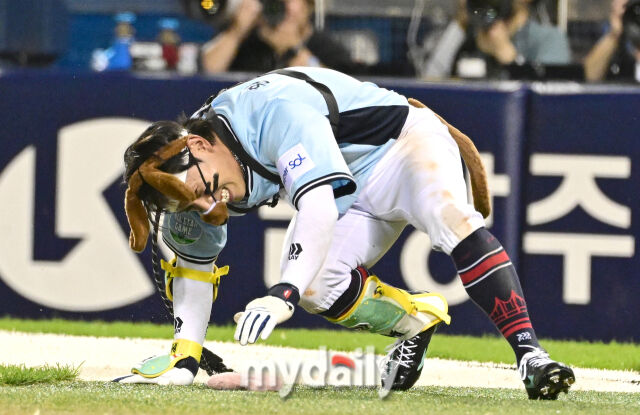 2026년 7월 11일 오후 서울 잠실구장에서 '2026 신한 SOL KBO리그 올스타전'이 열렸다. 롯데 황성빈이 7회말 퍼포먼스를 하고 있다./유진형 기자