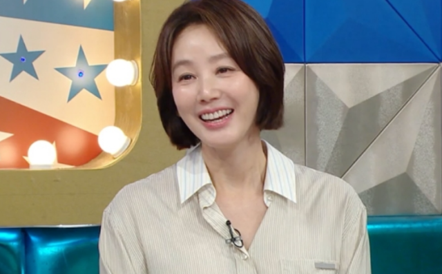 김성령은 타의 추종을 불허하는 동안 비결과 꾸준한 자기관리 루틴을 공개한다. / MBC 예능 프로그램 '라디오스타'