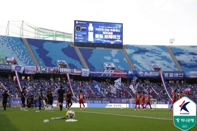 무더위로 인해 전후반에 진행되고 있는 쿨링브레이크./한국프로축구연맹