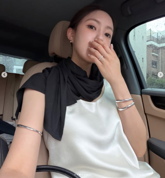 그룹 티아라 출신 효민이 결혼 후에도 변함없는 독보적인 비주얼을 과시해 화제를 모으고 있다./효민 소셜미디어