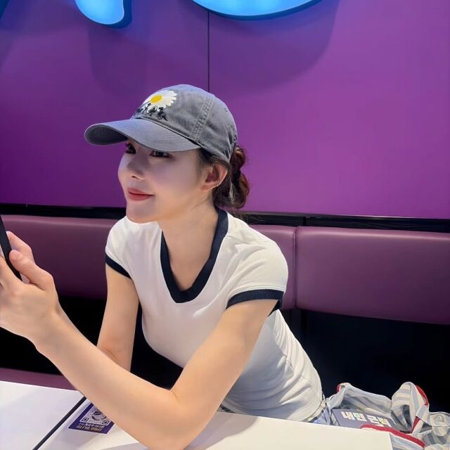 지연수가 변함없는 슬림 몸매를 공개했다. / 지연수 SNS