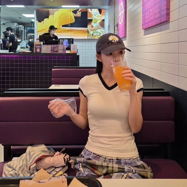 지연수가 변함없는 슬림 몸매를 공개했다. / 지연수 SNS