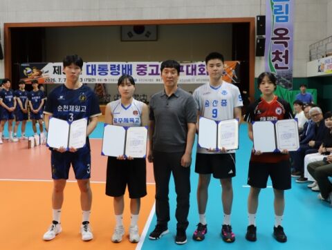 신영철 감독에 이어 전광인까지! 배구 유망주 위해 나섰다&rarr;신영철 세터상-전광인 공격상 시상